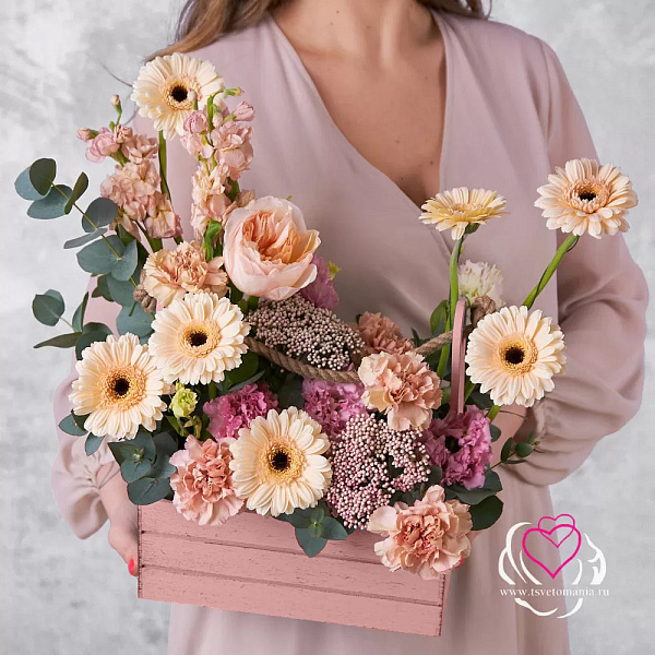 Купить Композиция в коробке «Ванильный десерт» в  с бесплатной доставкой: цена, фото, описание